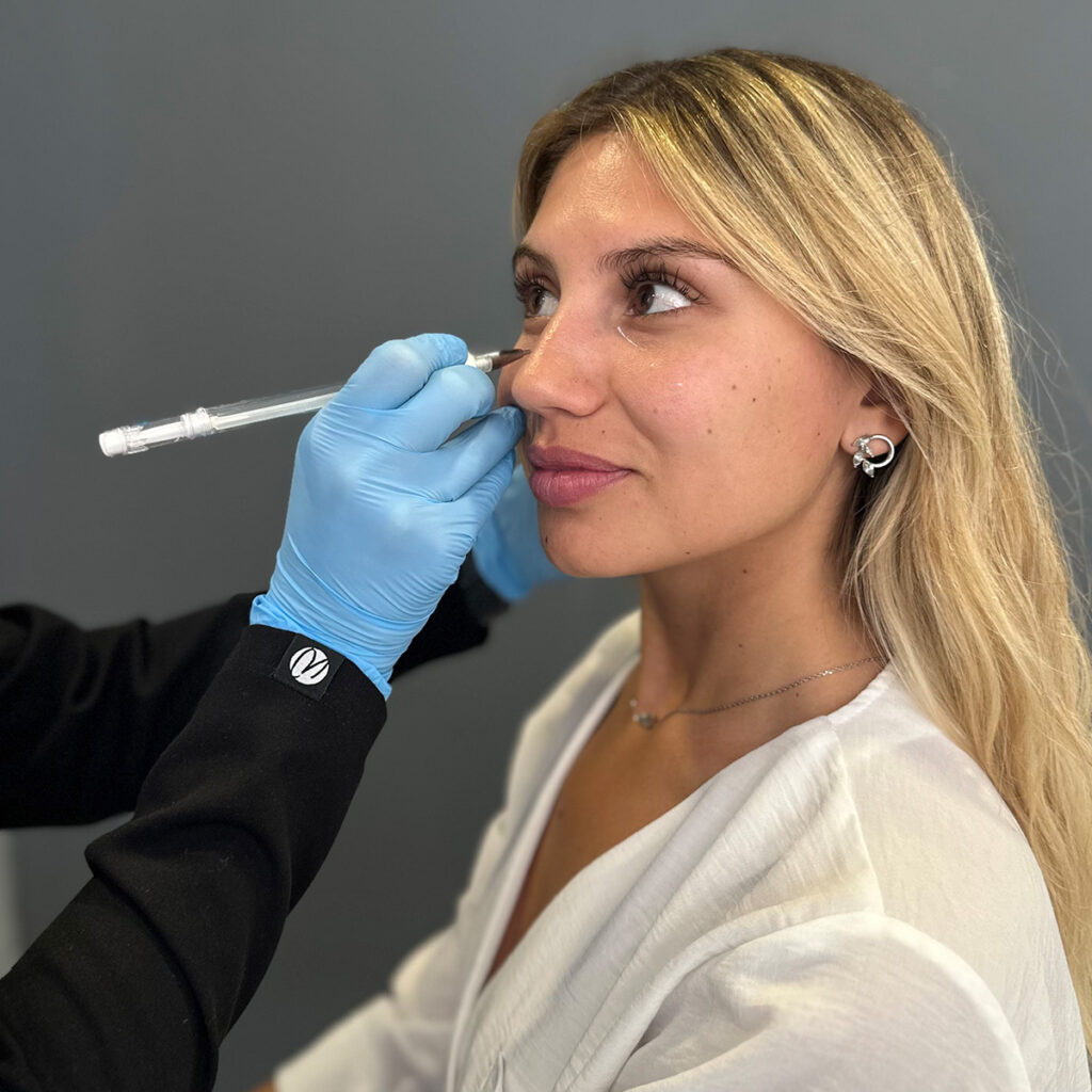 Clínica EM: 5 Razones Poderosas para Elegirnos como tu Clínica de Medicina Estética en Chile 1 Tratamiento facial seguro en Clínica EM con certificación ISO 9001:2015