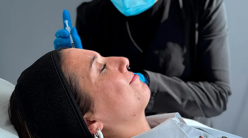 ¿Por qué Clínica EM es considerada la clínica de medicina estética más grande de Chile? 1 clínica de medicina estética más grande y reconocida de Chile